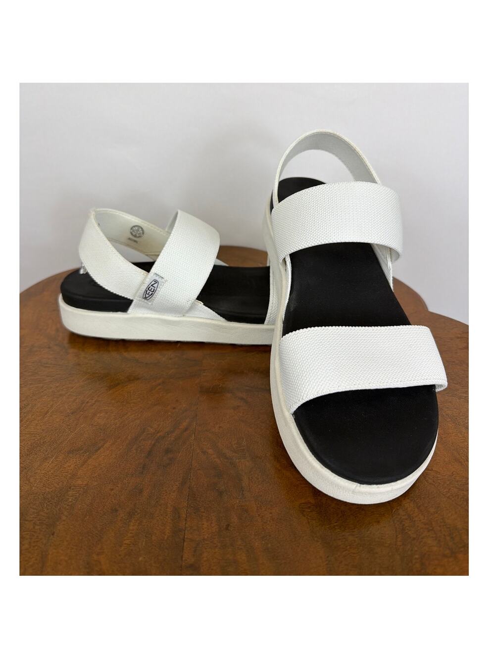 NIB Keen White Elastic 3 Strap Black Footbed Slip On Sandal 10
